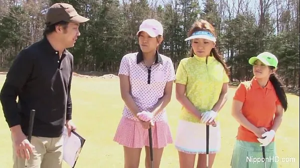 XXX Asian teen girls plays golf nude 新视频