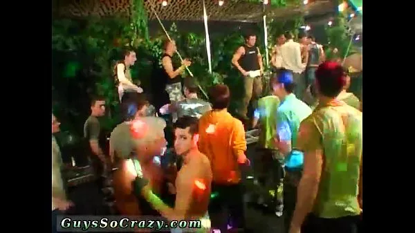 XXX Arab muscle gay sex Dozens of guys go bananas for bananas at this nya videor