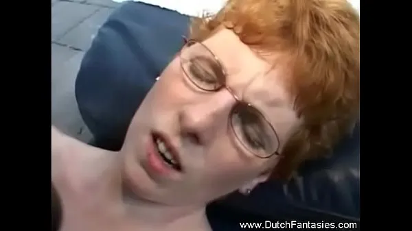 XXX Rousse cheveux courts avec des lunettes baise nouvelles vidéos