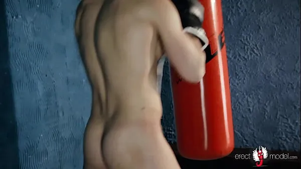 XXX Naked boxer guy masturbating after workout in gay boxing porn nieuwe video's