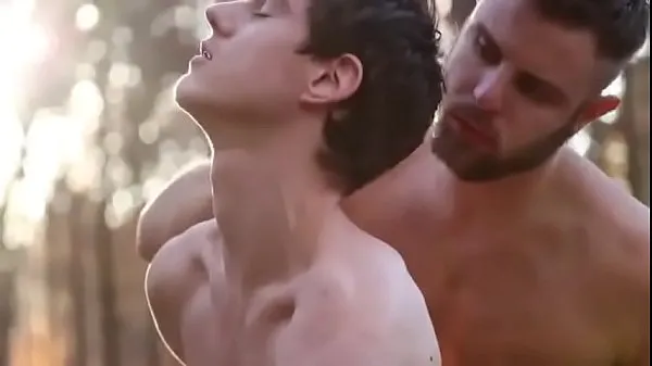 XXX Giant daddy barebacks twink in the woods nových videí