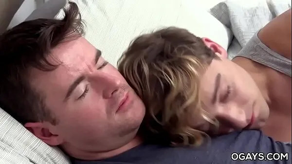 XXX Gay roommates Tyler and Brendan วิดีโอใหม่