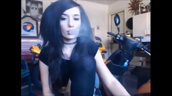 XXX Webcam Smoking Beauty 27 新视频