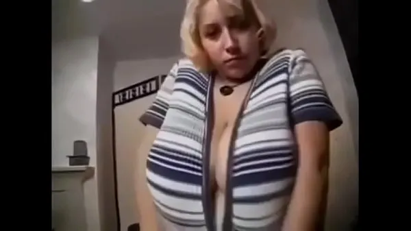 XXX Busty amateur jiggling and oiling her tits :P új videó