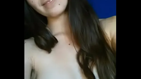 XXX shows her boobs to her classmates νέα βίντεο