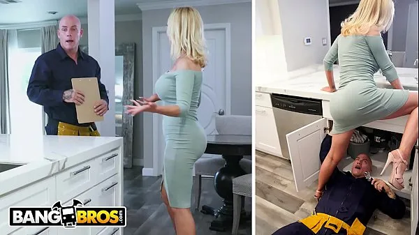 XXX BANGBROS - Nikki Benz lässt ihre Pfeifen vom Klempner Derrick Pierce reparieren neue Videos