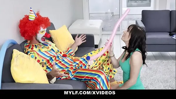 XXX Pretty Milf (AlanaCruise) Sucks Off A Big Dick Clown Video baru