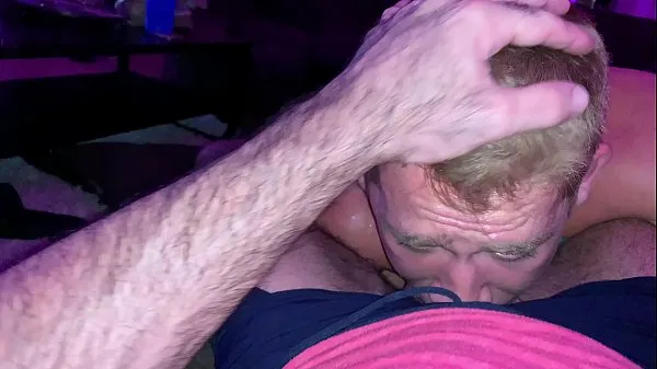 XXX Billy Santoro si mette a sedere e lascia che il suo ragazzo Gage lo assista per un video succosonuovi video