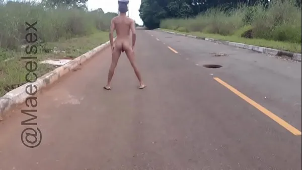 XXX walking naked in the street nových videí