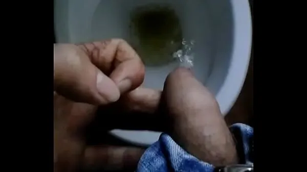 XXX Blessing the toilet with urine مقاطع فيديو جديدة