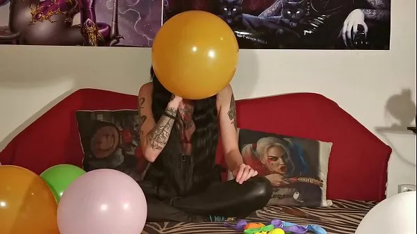 XXX Baloon soufflant et éclatant par une jeune fille pt2 HD nouvelles vidéos