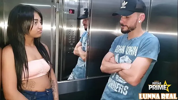 XXX Neighbor Novinha Gostosa meets Gogo Perseu Endowed in the elevator and fucks him in the kitchen Complete at Red new Videos