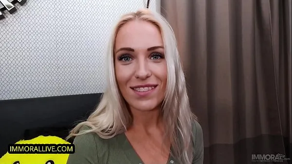 XXX BITCHY BLONDE принимает девственность от сводного брата - горячая сводная сестренка возвращается из колледжа и заявляет, что у нее есть новых видео