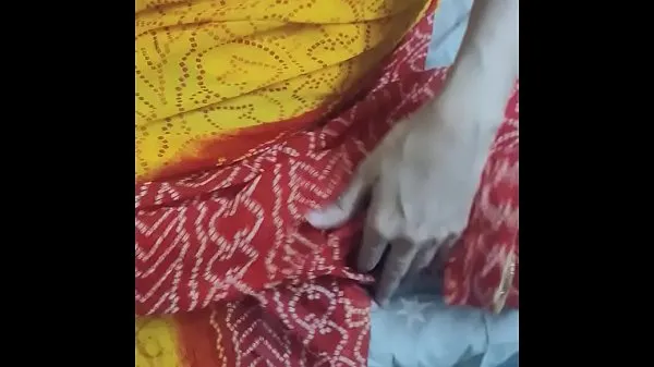 XXX Indian Hot Sexy Sari Aunty fucked by a Young Guy new Videos
