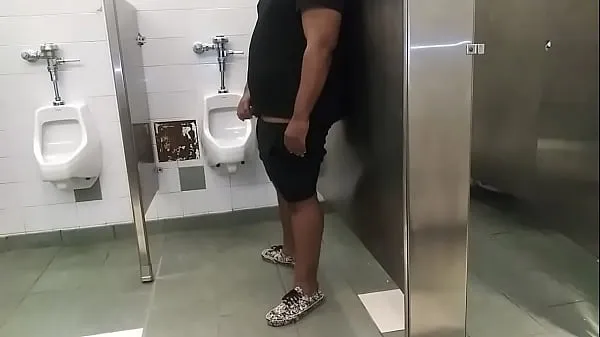 XXX USING A PUBLIC RESTROOM नए वीडियो