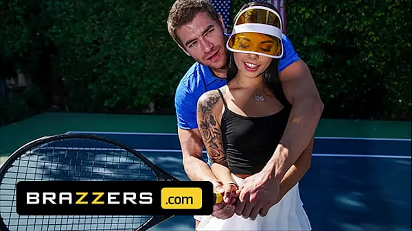 XXX Xander Corvus) Massages (Gina Valentinas) Foot To Ease Her Pain They End Up Fucking - Brazzers nye videoer