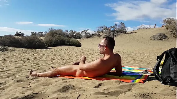 XXX Public handjob in the dunes of Gran Canaria 新视频