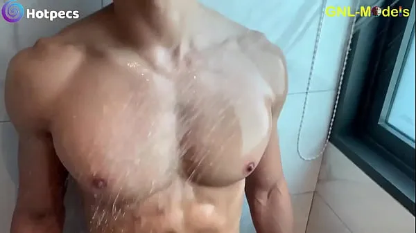 XXX Fitnesstrainer wird angebetet und Brustwarzen verehrt neue Videos