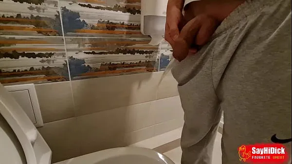 XXX Guy films him peeing in the toilet개의 새 동영상