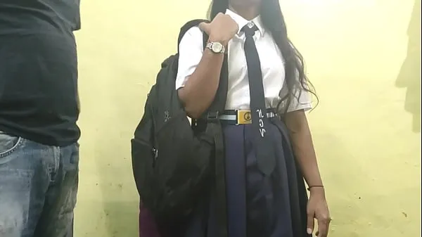 XXX Si les devoirs de la fille qui étudiait dans le village n'étaient pas terminés, le professeur en profitait et la forçait à baiser (Clear Vice nouvelles vidéos