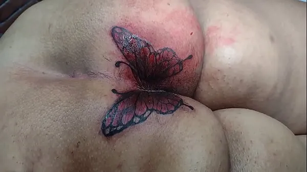 XXX MARY BUTTERFLY refait son tatouage de cul, le mari ALEXANDRE a comme toujours tout filmé pour vous montrer les mecs à voir et à branler nouvelles vidéos