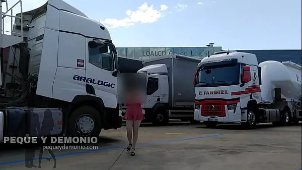 XXX AMAZING GLORYHOLE TO A TRUCK DRIVER νέα βίντεο