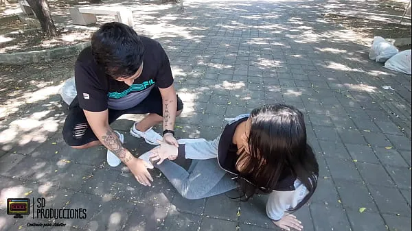 XXX I help my neighbor to give her first aid and I end up fucking her at home Video baru