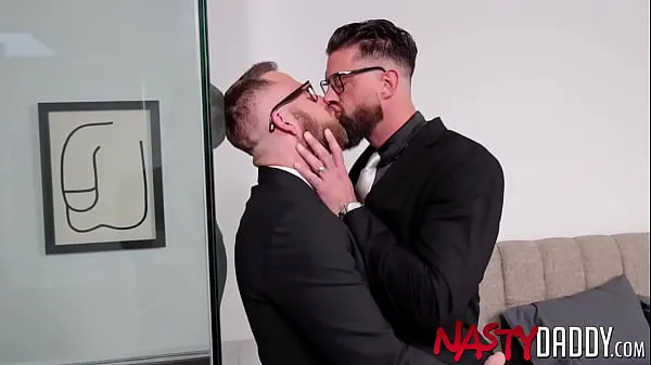 XXX NASTYDADDY в костюме Alpha Wolfe спаривается с Joel кем-то в офисе новых видео