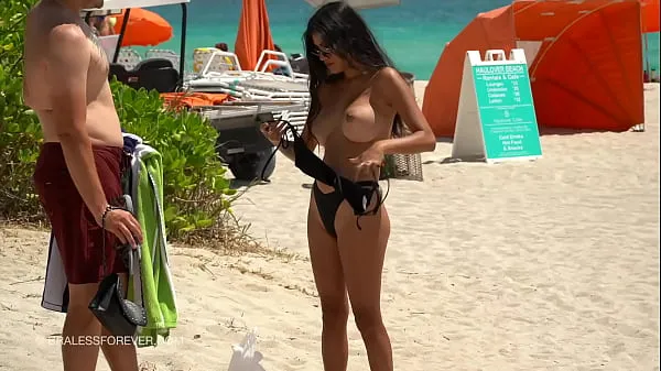 XXX Huge boob hotwife at the beach nových videí