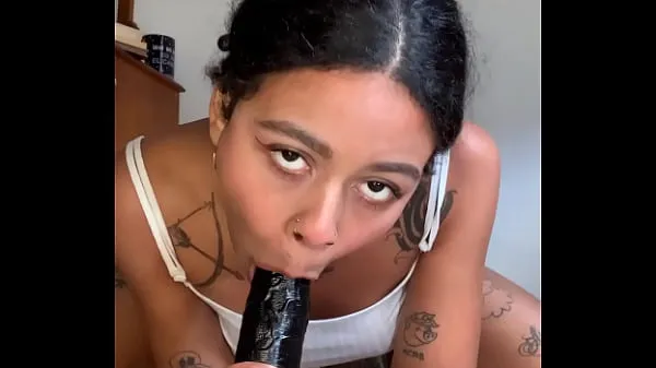 XXX O primeiro deepthroat de uma estudante latina (goze sob seus comandos novos vídeos