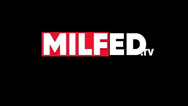 XXX サプライズで義理の母親をファックして危うく捕まりそうになった — MILFED 件の新しい動画