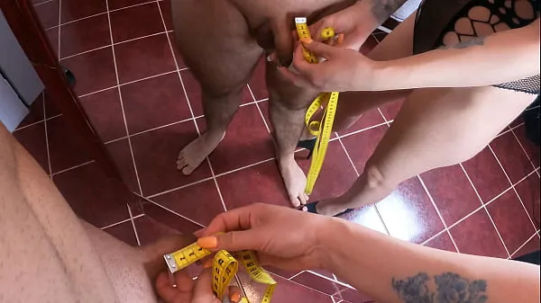 XXX Sega con 2 dita vicino allo specchio. Con enorme sborrata. Misurazione del cazzo. Calda sega amatoriale milf con i tacchi alti. Grande sborrata con la mano da una coppia amatoriale. Vero video fatto in casa con mia moglienuovi video