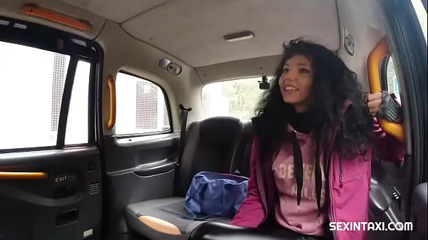 XXX Une étudiante sexy paie le trajet en taxi avec une chevauchée de bite chaude nouvelles vidéos