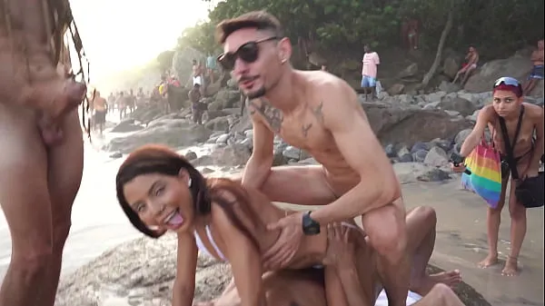 XXX Daped-In-Public : Bianca DANTAS fucks in front of a lot of people at an overflooded beach (DAP, anal, public sex, monster cocks, voyeur, perfect ass, ATM, 3on1) OB299 novos vídeos