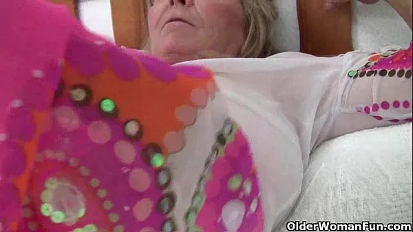 XXX Abuela con grandes tetas se masturba y se la follan con los dedos vídeos nuevos