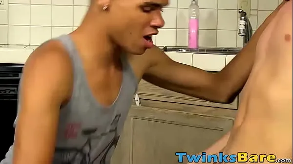 XXX Kyler Moss takes a spin on Robbies cock in the kitchen Video mới